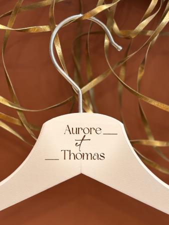 MARIAGE_COLLECTION COLORS 2025_Cintre gravé_Blanc_2