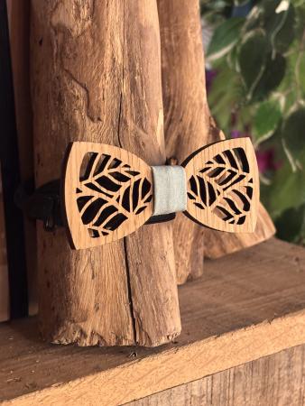 MARIAGE_COLLECTION CHAMPÊTRE 2025_MONSTERA_Noeud papillon bois_Feuillage_2