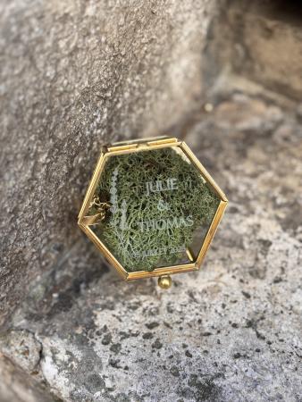 MARIAGE_PORTE ALLIANCES_BOITE HEXO VERT ET DORE_Julie & Thomas_11